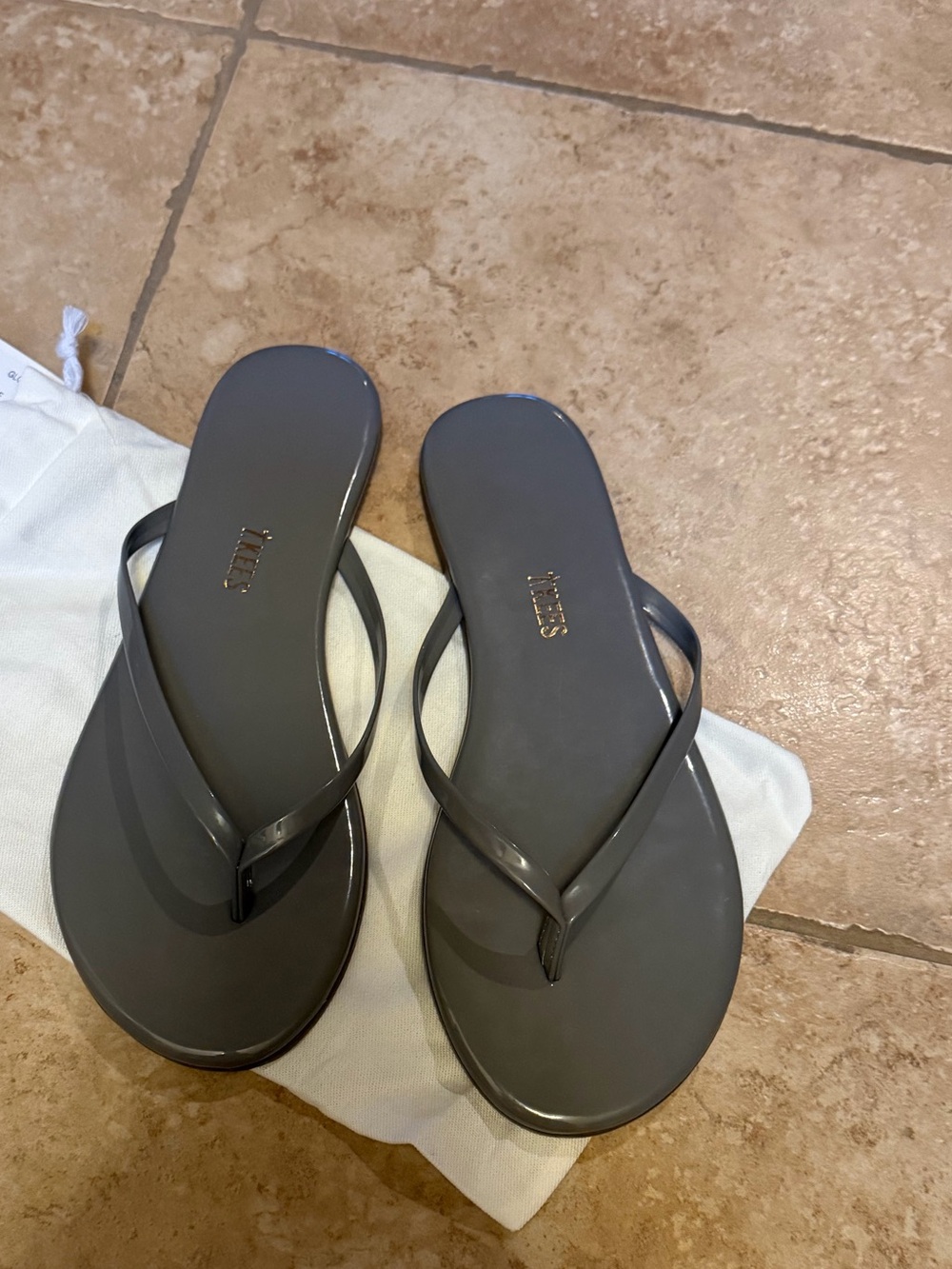 TKEES women’s Glosses Flip Flops in Sweet Smoke Grey